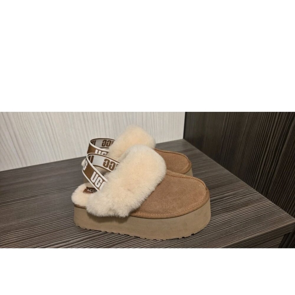 UGG  Funkette Chestnut  Woman's Slippers Size 8